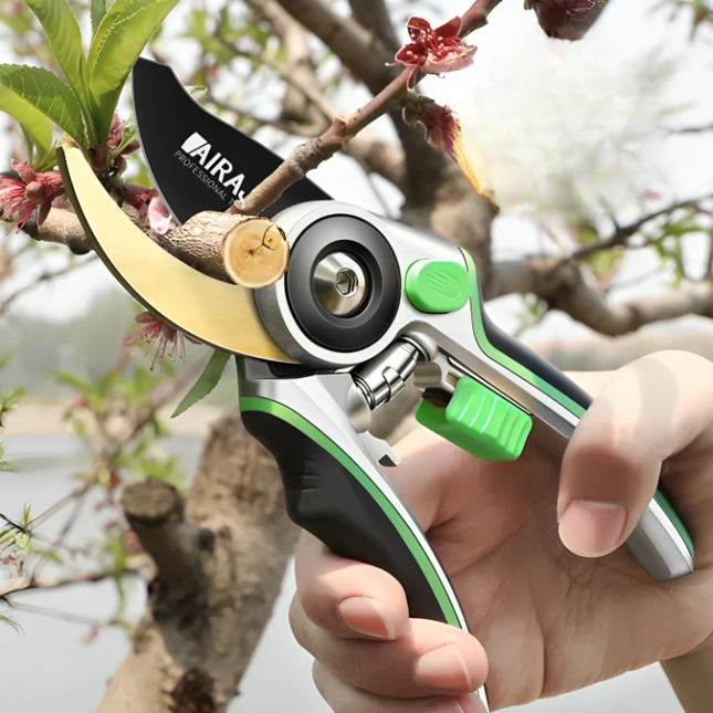 Durable Pruning Shears with Labor-Saving Design